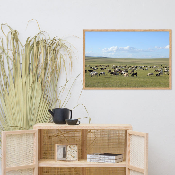 Poster mit Rahmen - Herd of sheep graze in Mongolian steppe artlia