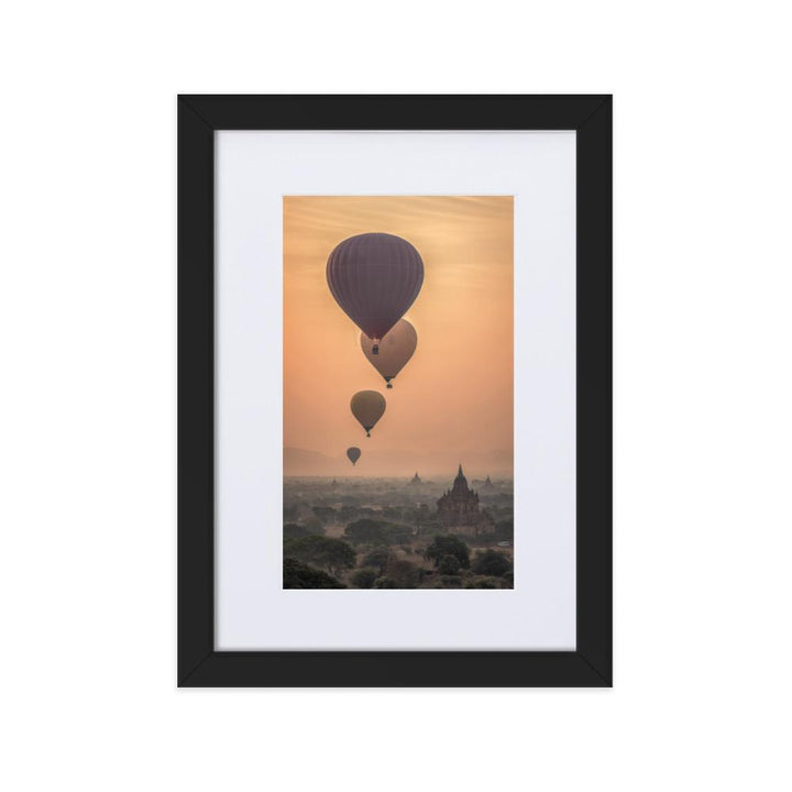 Heißluftbalons - Poster im Rahmen mit Passepartout Schwarz / 21×30 cm artlia
