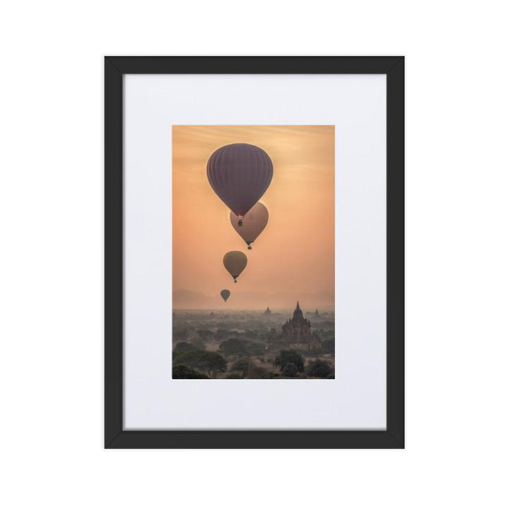 Heißluftbalons - Poster im Rahmen mit Passepartout Schwarz / 30×40 cm artlia