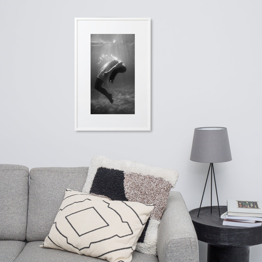 Poster mit Passepartout - girl in the water Kuratoren von artlia artlia