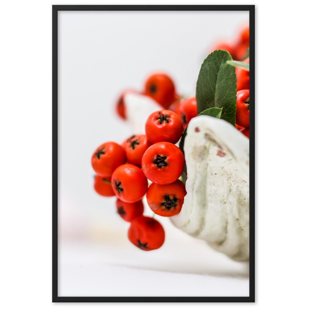 Poster mit Rahmen - Red Berries Kuratoren von artlia Schwarz / 61×91 cm artlia