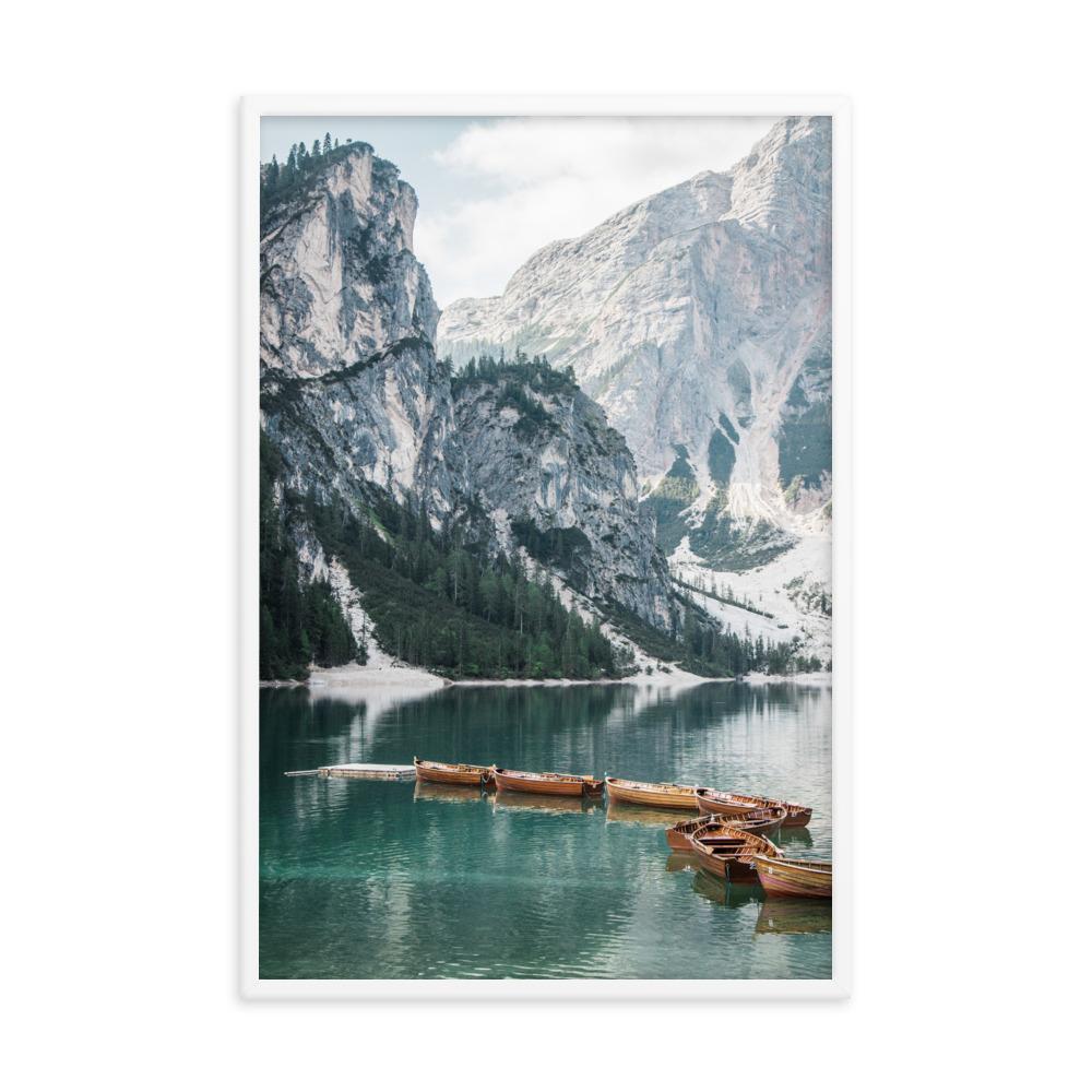 Braies lake 2 - Poster im Rahmen Kuratoren von artlia weiß / 61x91 cm artlia