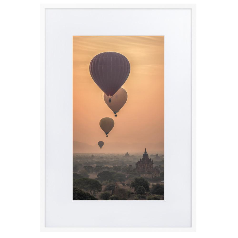 Heißluftbalons hot air balloons - Poster im Rahmen mit Passepartout artlia Weiß / 61×91 cm artlia