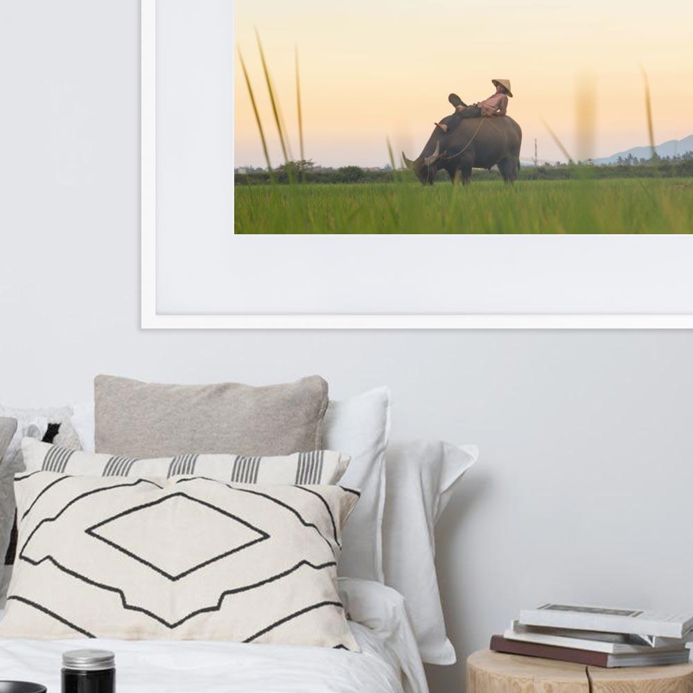 Peaceful Evening - Poster im Rahmen mit Passepartout Kuratoren von artlia artlia