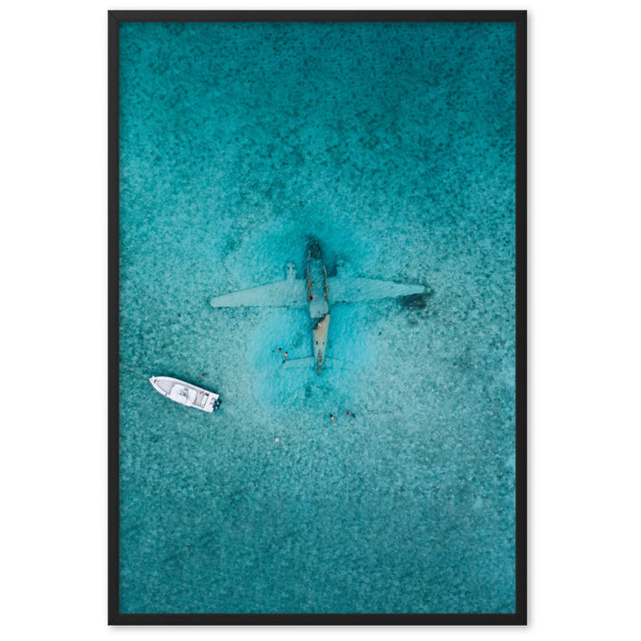 Sunken Plane - Poster im Rahmen Kuratoren von artlia Schwarz / 61×91 cm artlia