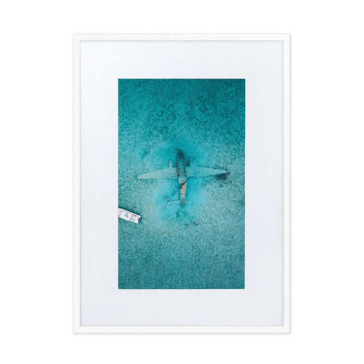 Sunken Plane - Poster im Rahmen mit Passepartout Kuratoren von artlia Weiß / 50×70 cm artlia