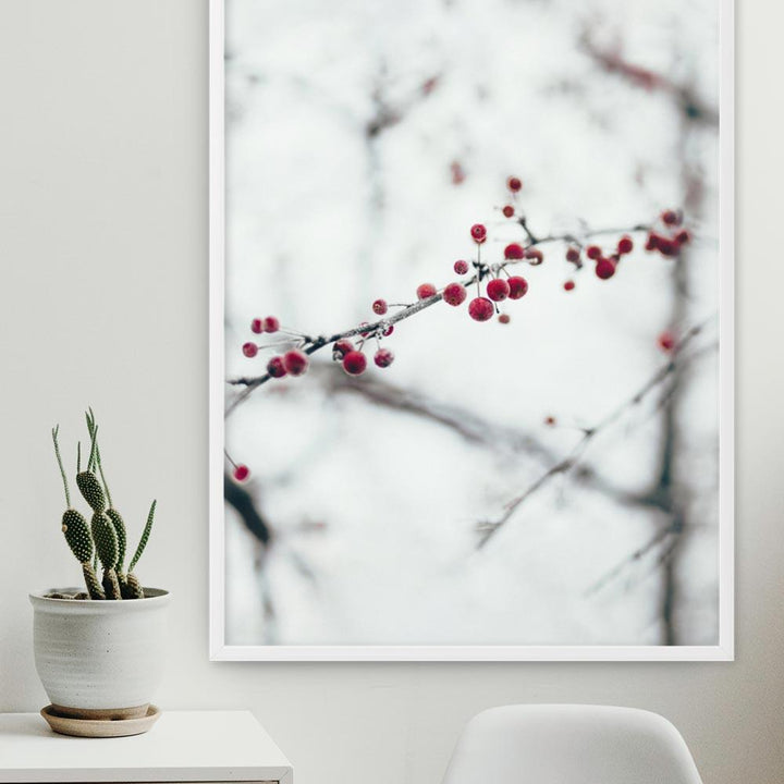 Winterbeeren - Poster im Rahmen Kuratoren von artlia Weiß / 61×91 cm artlia